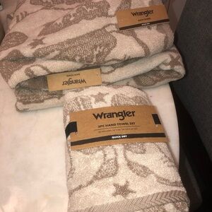 🤎 Wrangler Beige and Cream Cowboy boots  Pattern 4 piece towel set / reversible